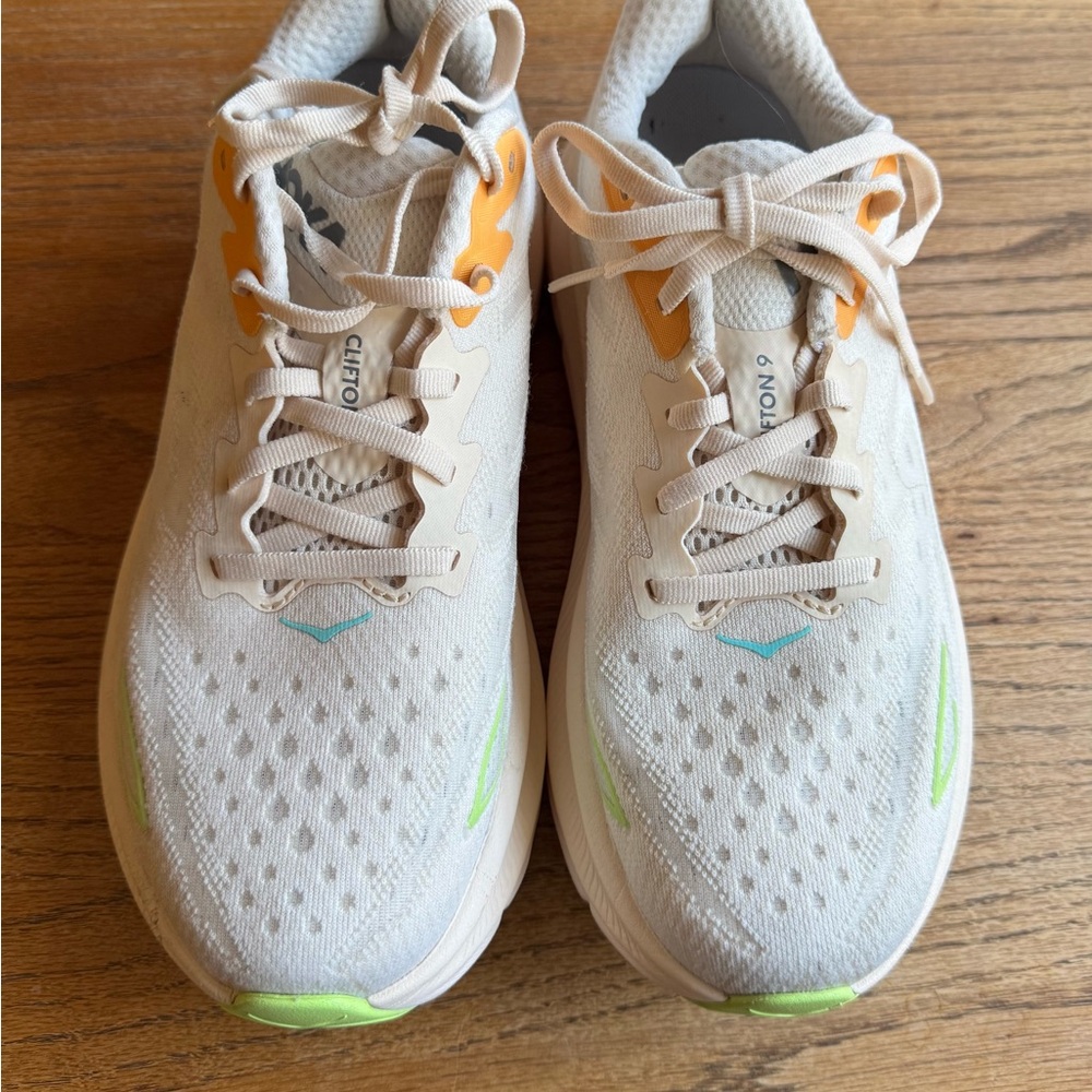 Women's Hoka Clifton 9 Athletic Shoes